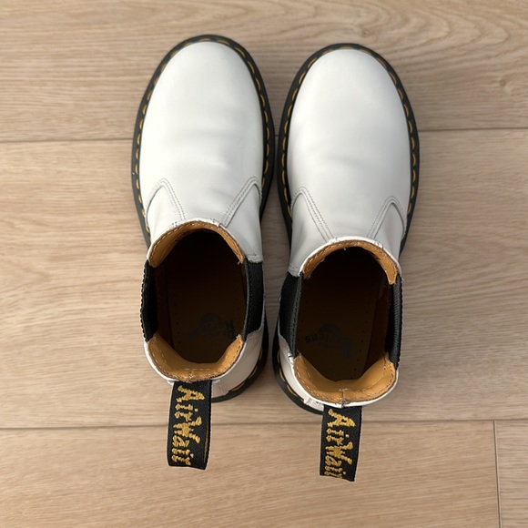Dr. Martens 2976 Smooth Leather Chelsea Boots - Picture 9 of 11